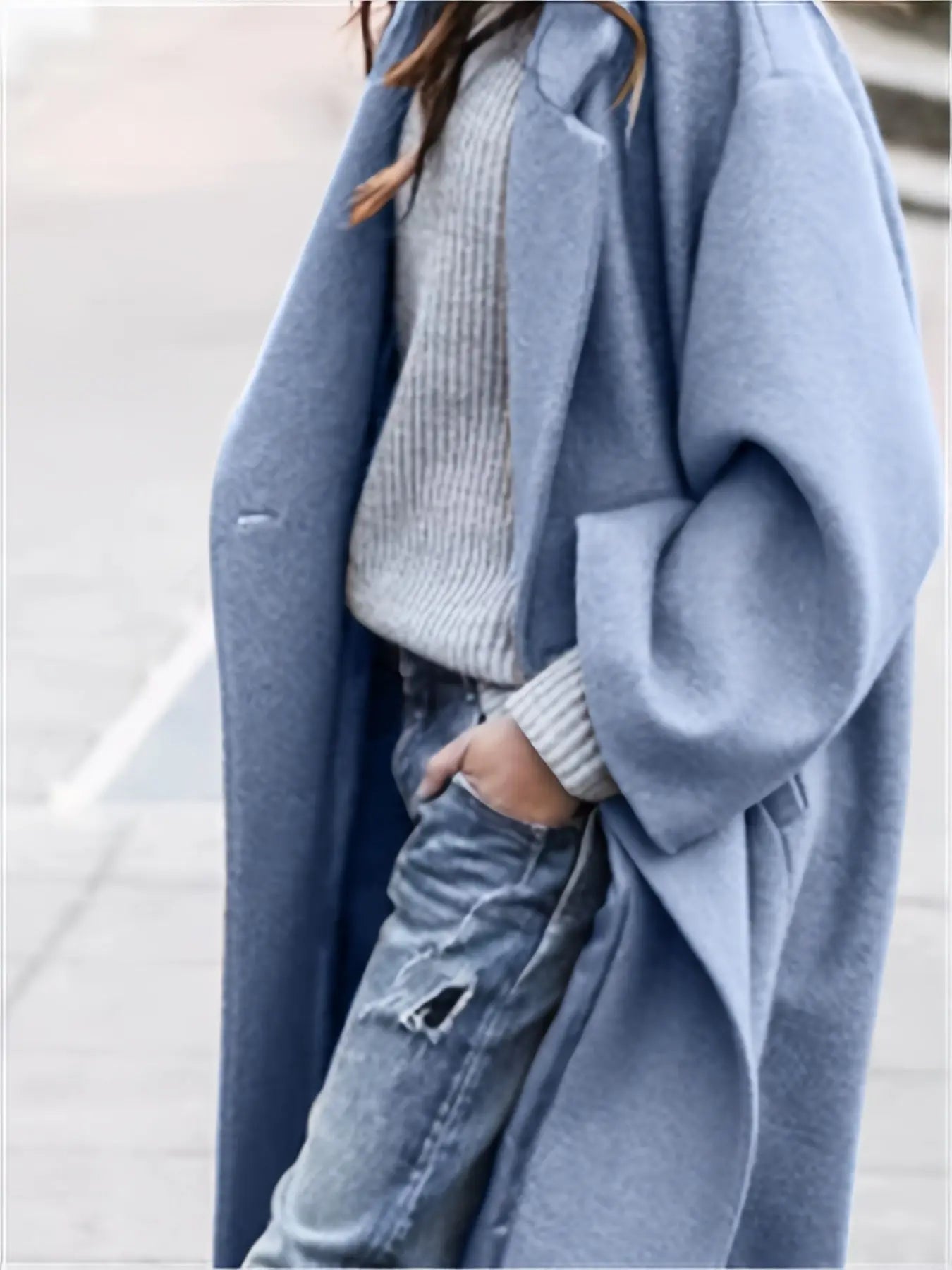 Chic women's winter coat with soft collar, ideal for stylish outdoor wear.